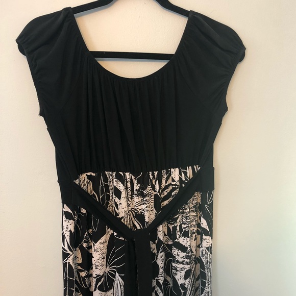 Black and white floral dress - Picture 2 of 3